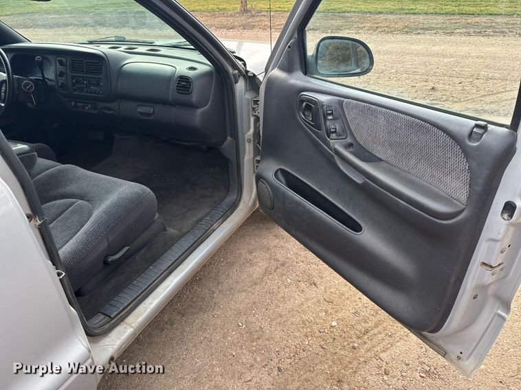 image for item LH9532 1998 Dodge Dakota SLT Club Cab pickup truck