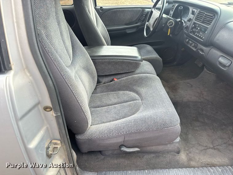 image for item LH9532 1998 Dodge Dakota SLT Club Cab pickup truck