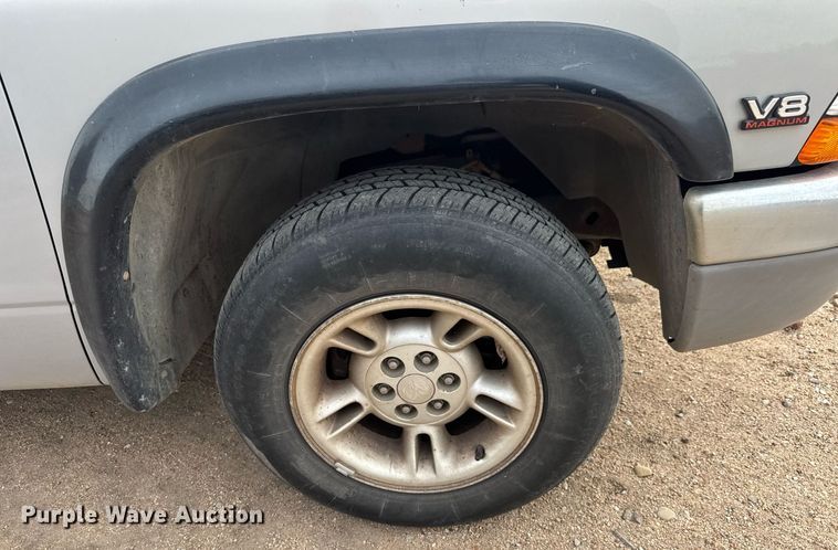 image for item LH9532 1998 Dodge Dakota SLT Club Cab pickup truck