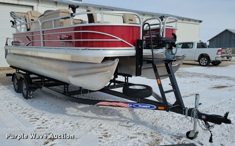 image for item NB9814 2019 Sun Tracker Fishin Barge 20 DLX pontoon boat