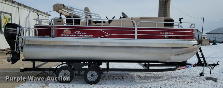 image for item NB9814 2019 Sun Tracker Fishin Barge 20 DLX pontoon boat