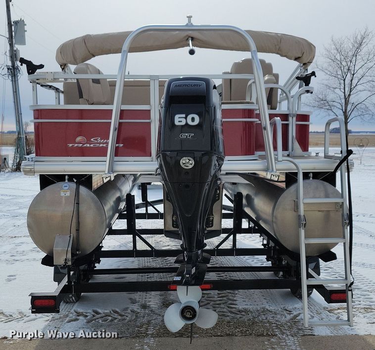 image for item NB9814 2019 Sun Tracker Fishin Barge 20 DLX pontoon boat