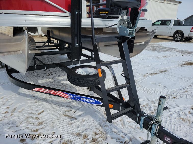 image for item NB9814 2019 Sun Tracker Fishin Barge 20 DLX pontoon boat