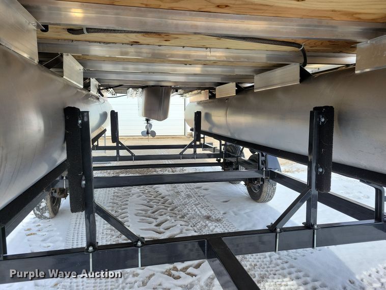 image for item NB9814 2019 Sun Tracker Fishin Barge 20 DLX pontoon boat