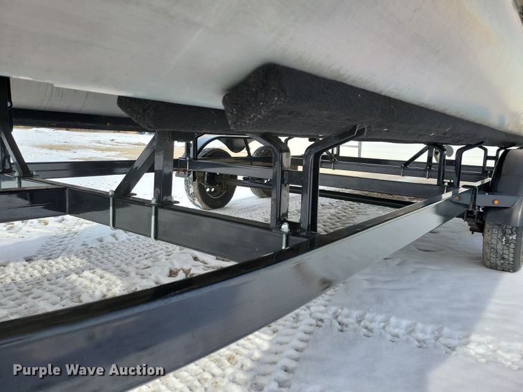 image for item NB9814 2019 Sun Tracker Fishin Barge 20 DLX pontoon boat