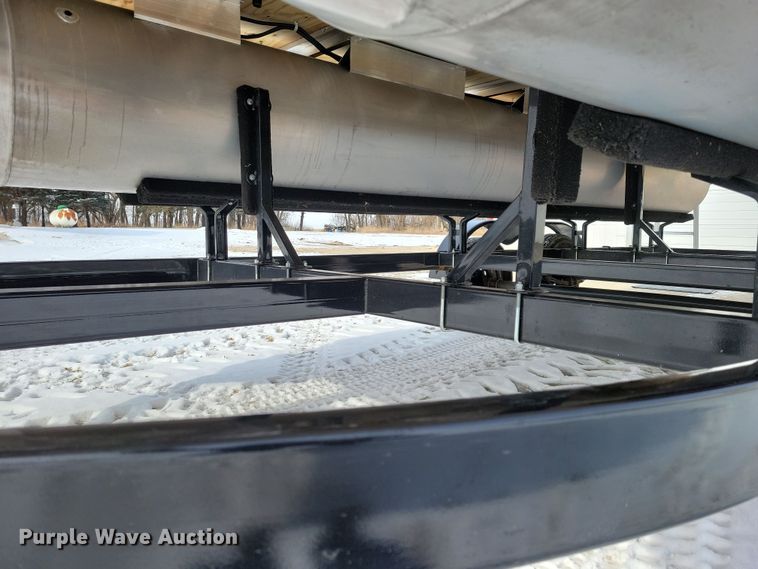 image for item NB9814 2019 Sun Tracker Fishin Barge 20 DLX pontoon boat