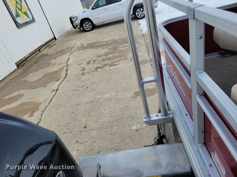 image for item NB9814 2019 Sun Tracker Fishin Barge 20 DLX pontoon boat