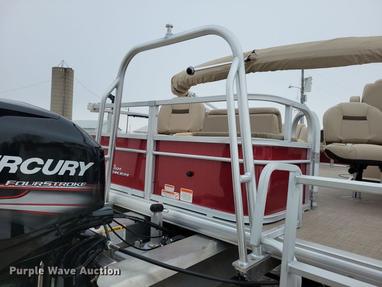 image for item NB9814 2019 Sun Tracker Fishin Barge 20 DLX pontoon boat