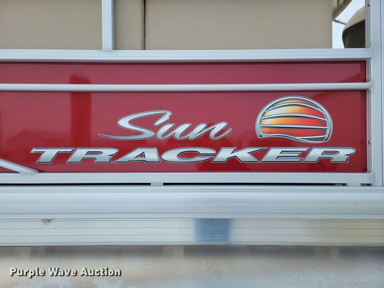 image for item NB9814 2019 Sun Tracker Fishin Barge 20 DLX pontoon boat