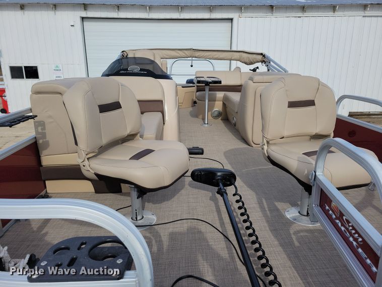 image for item NB9814 2019 Sun Tracker Fishin Barge 20 DLX pontoon boat