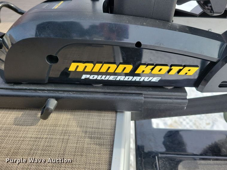 image for item NB9814 2019 Sun Tracker Fishin Barge 20 DLX pontoon boat