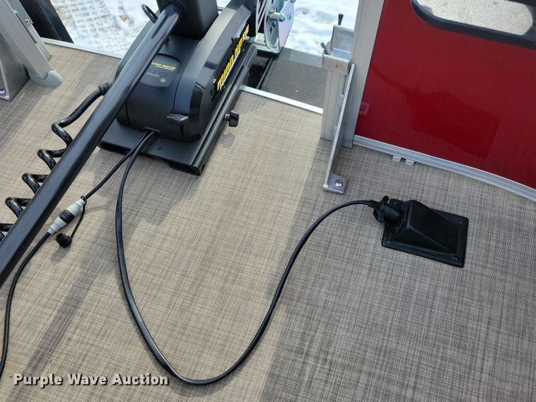 image for item NB9814 2019 Sun Tracker Fishin Barge 20 DLX pontoon boat