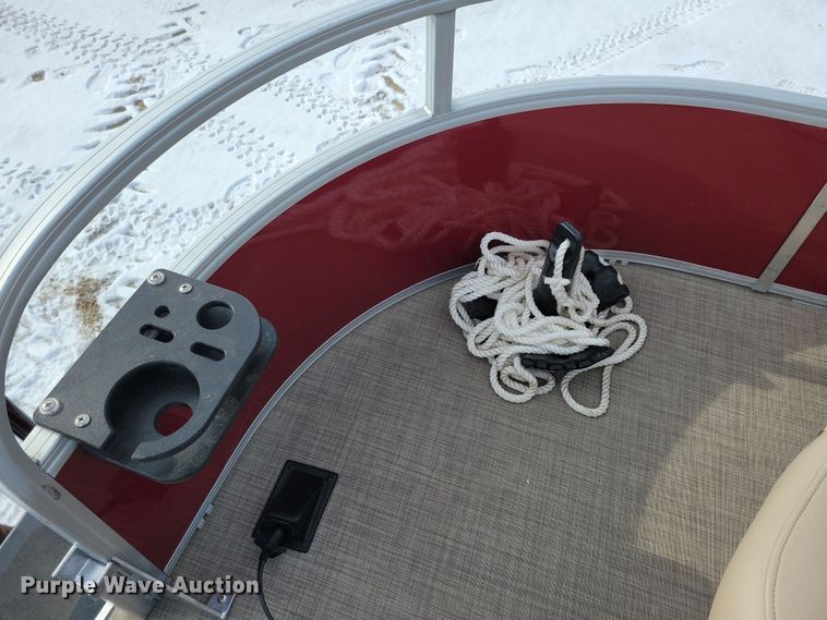 image for item NB9814 2019 Sun Tracker Fishin Barge 20 DLX pontoon boat