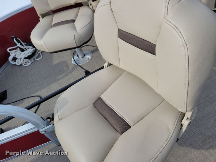 image for item NB9814 2019 Sun Tracker Fishin Barge 20 DLX pontoon boat