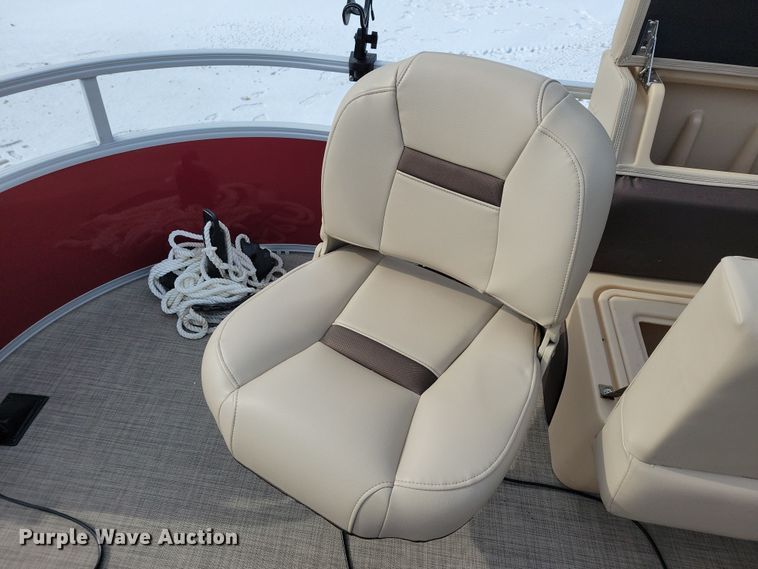 image for item NB9814 2019 Sun Tracker Fishin Barge 20 DLX pontoon boat