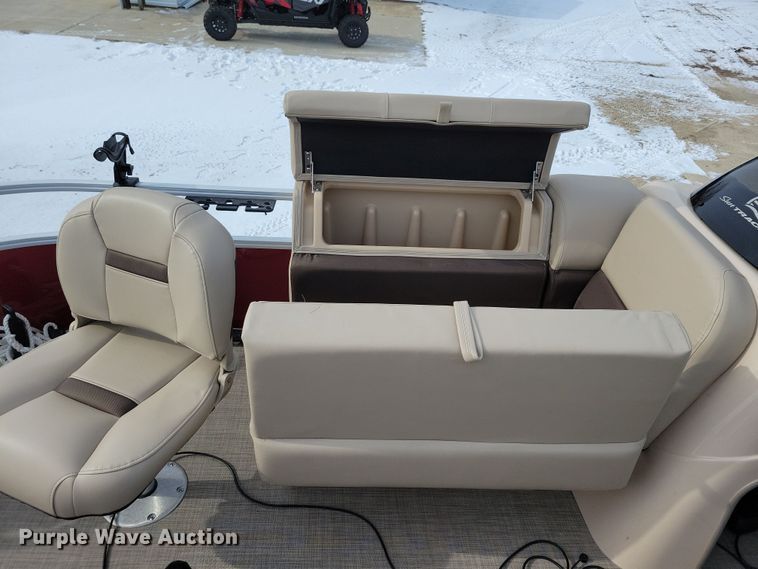 image for item NB9814 2019 Sun Tracker Fishin Barge 20 DLX pontoon boat