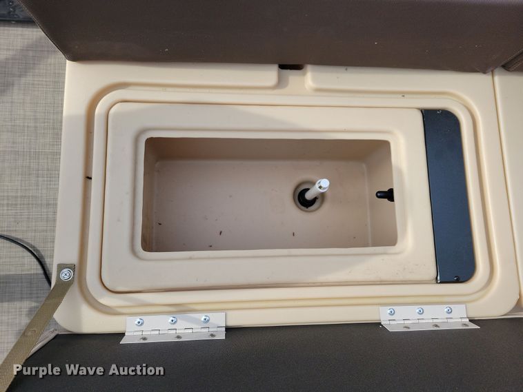 image for item NB9814 2019 Sun Tracker Fishin Barge 20 DLX pontoon boat