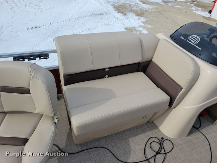 image for item NB9814 2019 Sun Tracker Fishin Barge 20 DLX pontoon boat