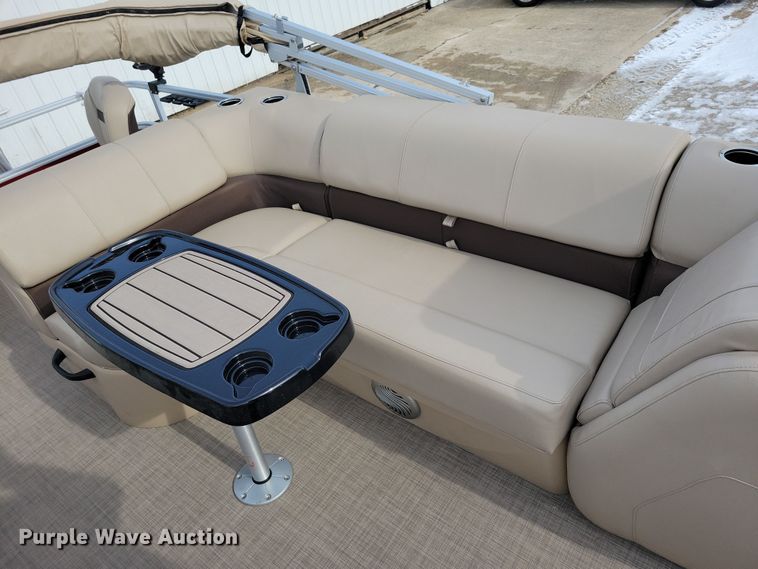 image for item NB9814 2019 Sun Tracker Fishin Barge 20 DLX pontoon boat