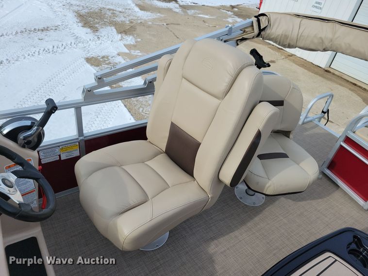 image for item NB9814 2019 Sun Tracker Fishin Barge 20 DLX pontoon boat