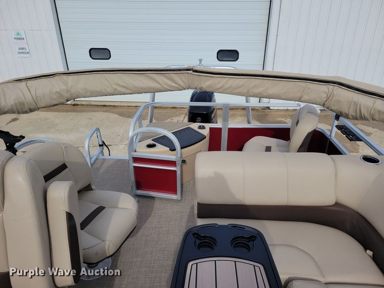 image for item NB9814 2019 Sun Tracker Fishin Barge 20 DLX pontoon boat