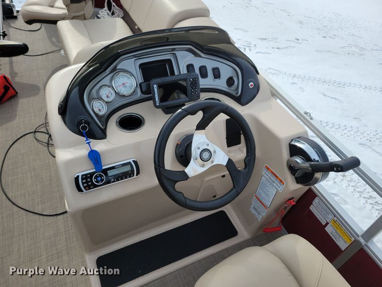 image for item NB9814 2019 Sun Tracker Fishin Barge 20 DLX pontoon boat