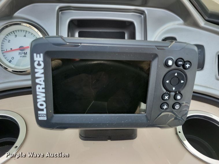 image for item NB9814 2019 Sun Tracker Fishin Barge 20 DLX pontoon boat