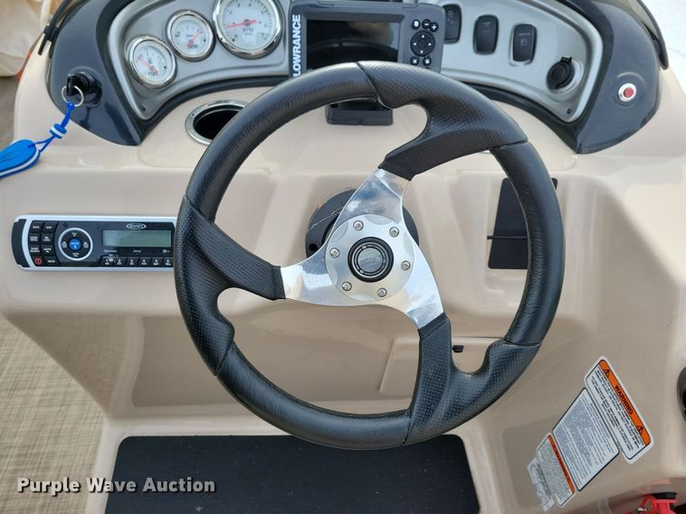 image for item NB9814 2019 Sun Tracker Fishin Barge 20 DLX pontoon boat