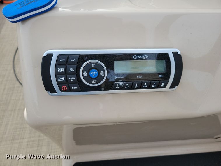 image for item NB9814 2019 Sun Tracker Fishin Barge 20 DLX pontoon boat