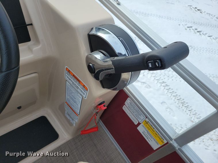 image for item NB9814 2019 Sun Tracker Fishin Barge 20 DLX pontoon boat