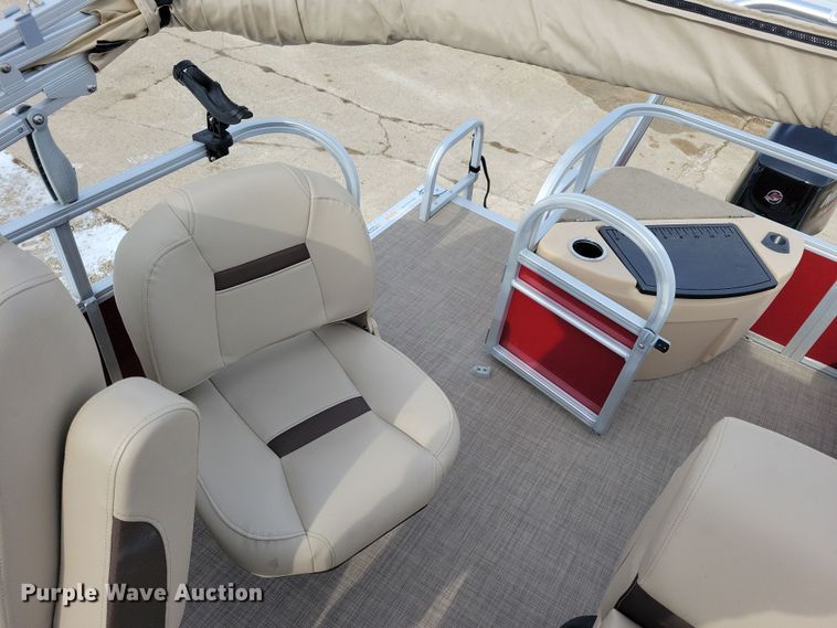 image for item NB9814 2019 Sun Tracker Fishin Barge 20 DLX pontoon boat