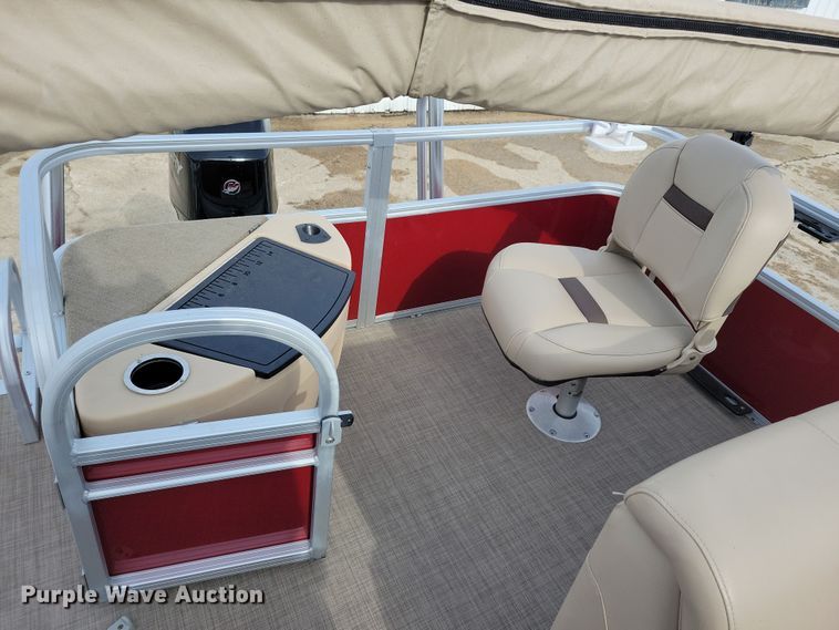 image for item NB9814 2019 Sun Tracker Fishin Barge 20 DLX pontoon boat