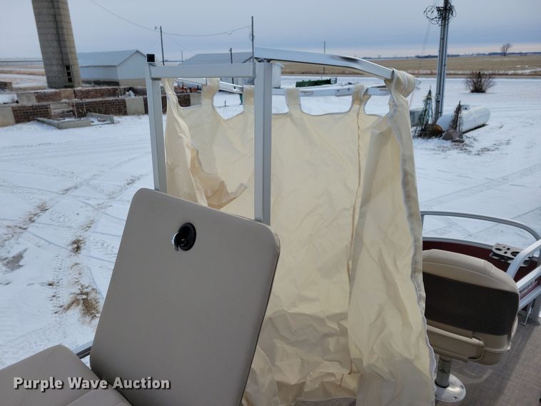 image for item NB9814 2019 Sun Tracker Fishin Barge 20 DLX pontoon boat