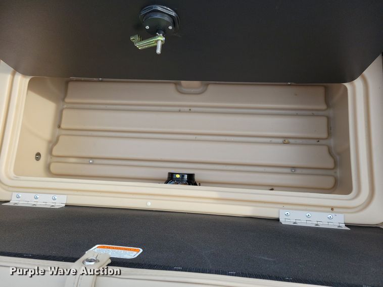 image for item NB9814 2019 Sun Tracker Fishin Barge 20 DLX pontoon boat