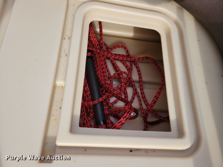 image for item NB9814 2019 Sun Tracker Fishin Barge 20 DLX pontoon boat