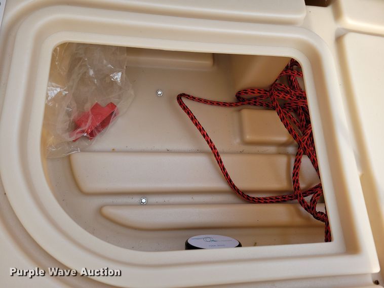 image for item NB9814 2019 Sun Tracker Fishin Barge 20 DLX pontoon boat