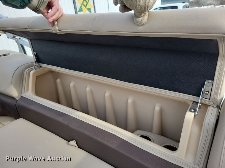 image for item NB9814 2019 Sun Tracker Fishin Barge 20 DLX pontoon boat