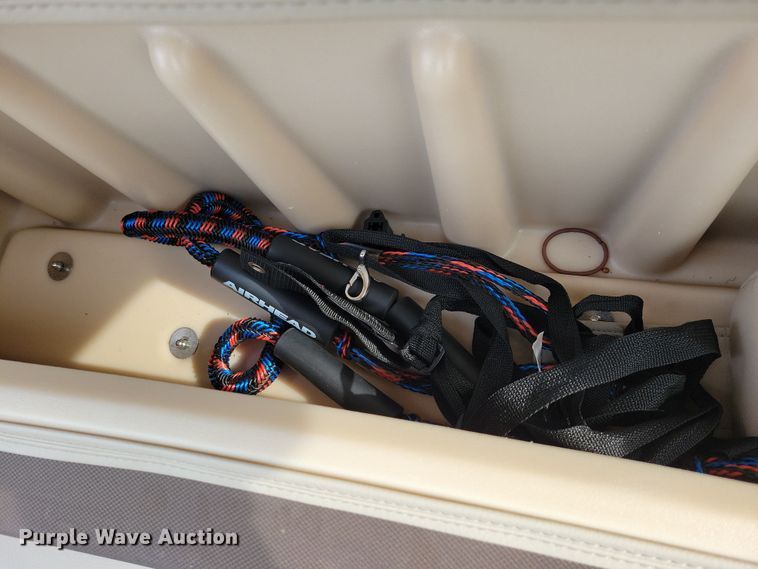 image for item NB9814 2019 Sun Tracker Fishin Barge 20 DLX pontoon boat