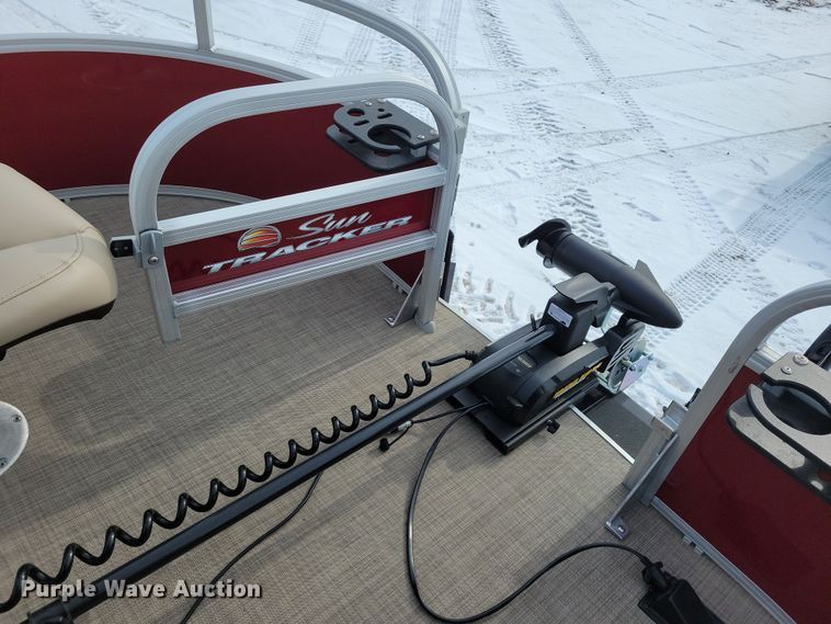 image for item NB9814 2019 Sun Tracker Fishin Barge 20 DLX pontoon boat