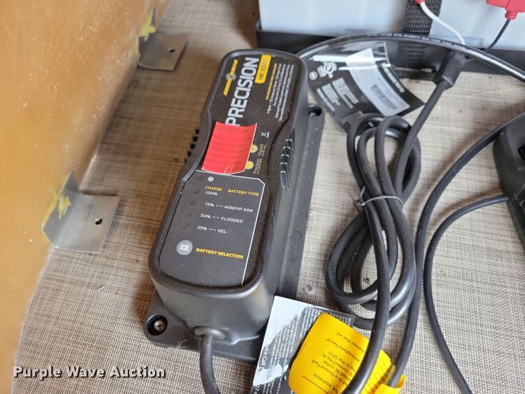 image for item NB9814 2019 Sun Tracker Fishin Barge 20 DLX pontoon boat