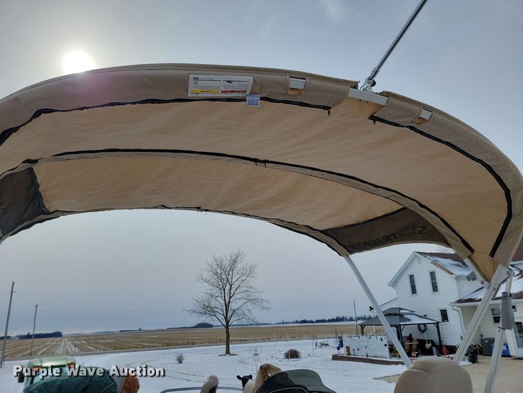 image for item NB9814 2019 Sun Tracker Fishin Barge 20 DLX pontoon boat