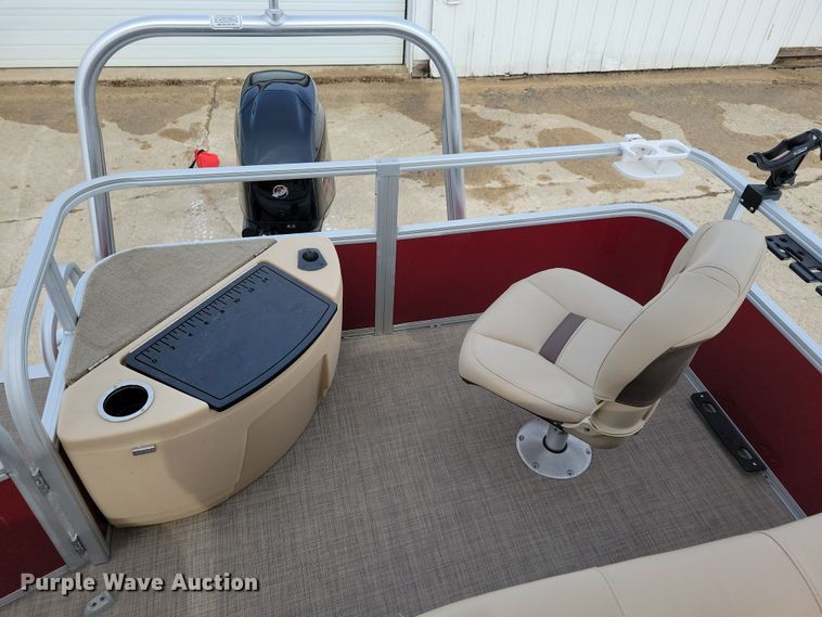 image for item NB9814 2019 Sun Tracker Fishin Barge 20 DLX pontoon boat