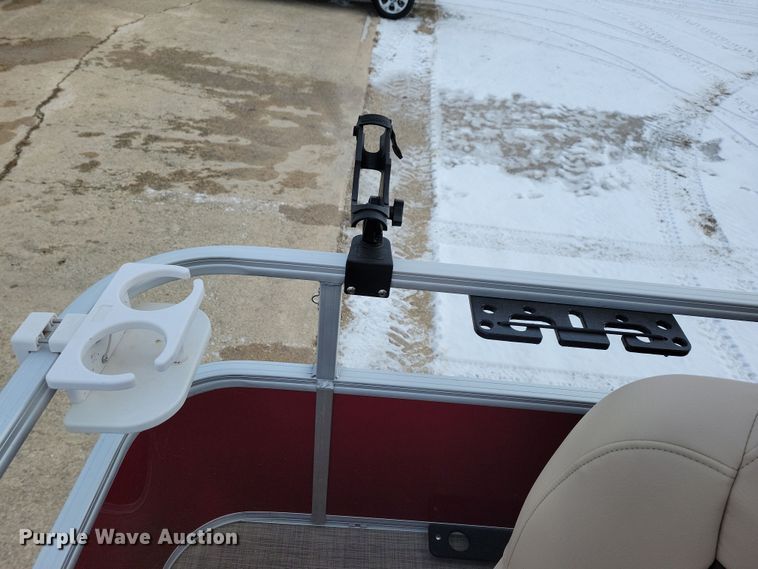 image for item NB9814 2019 Sun Tracker Fishin Barge 20 DLX pontoon boat