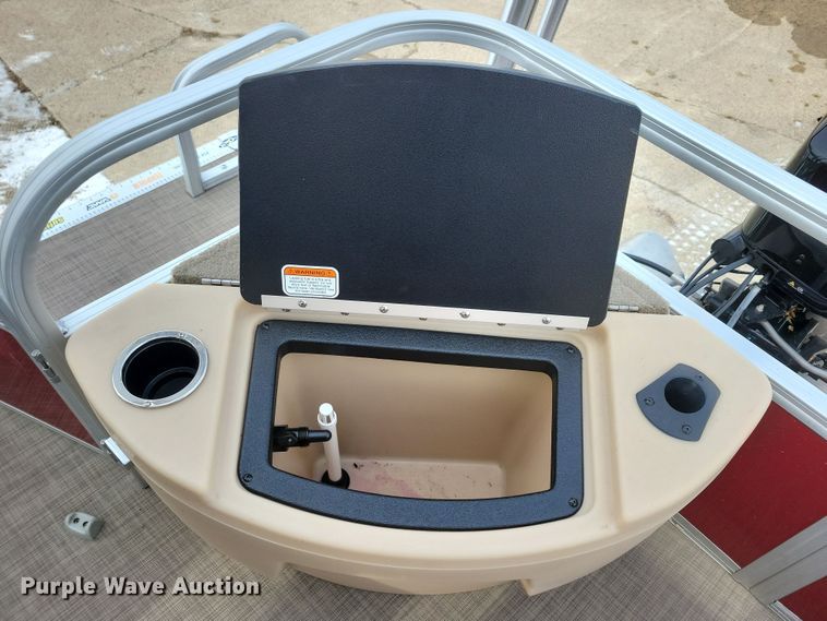 image for item NB9814 2019 Sun Tracker Fishin Barge 20 DLX pontoon boat