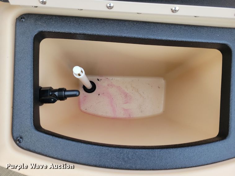 image for item NB9814 2019 Sun Tracker Fishin Barge 20 DLX pontoon boat