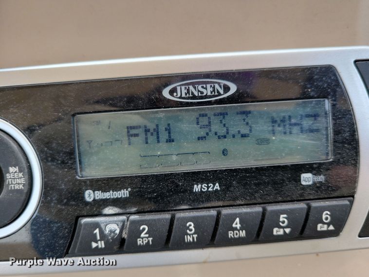 image for item NB9814 2019 Sun Tracker Fishin Barge 20 DLX pontoon boat