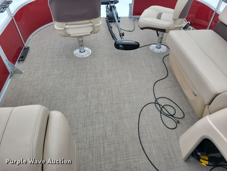 image for item NB9814 2019 Sun Tracker Fishin Barge 20 DLX pontoon boat