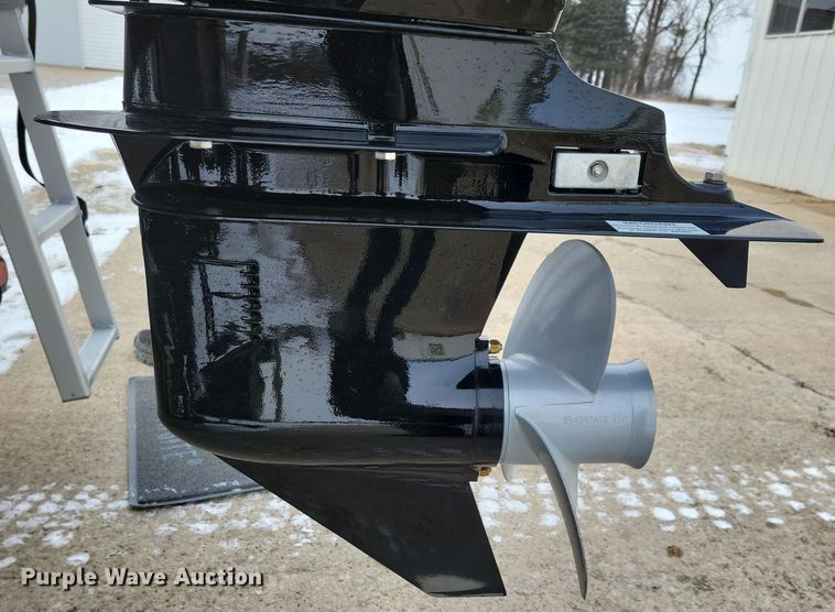 image for item NB9814 2019 Sun Tracker Fishin Barge 20 DLX pontoon boat