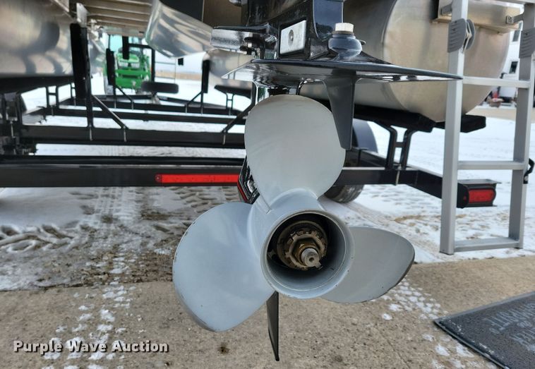 image for item NB9814 2019 Sun Tracker Fishin Barge 20 DLX pontoon boat