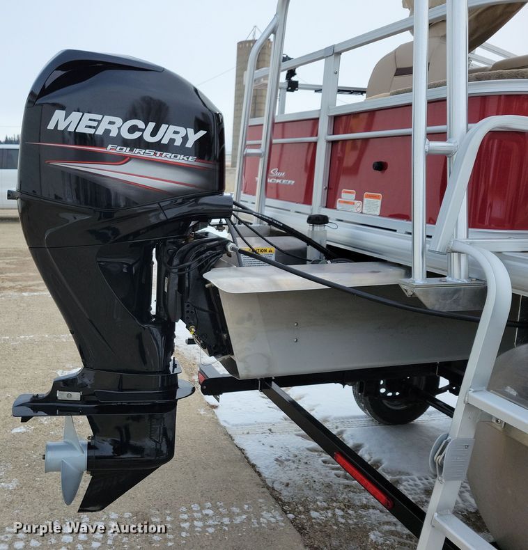 image for item NB9814 2019 Sun Tracker Fishin Barge 20 DLX pontoon boat